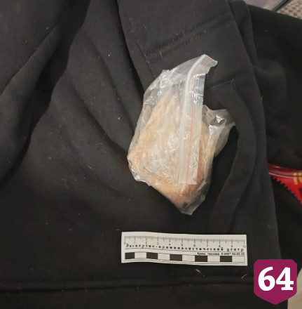 В Энгельсе молодые закладчики хранили наркотики в квартире и гараже